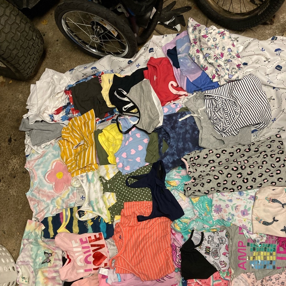 Girl Hugh clothing Lot ages 6:7